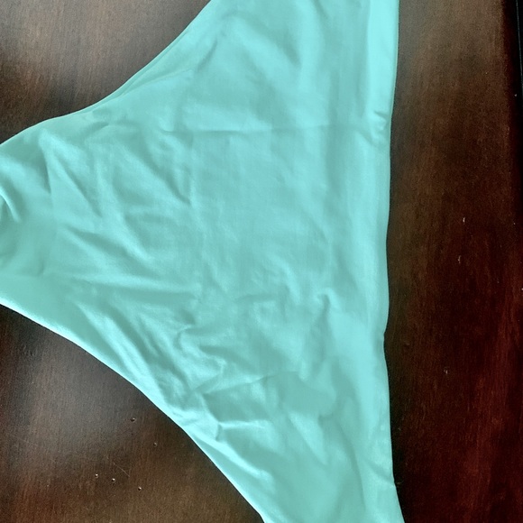 Revolve L Space Chloe & Estella 2 PC Swimsuit New - Picture 3 of 3